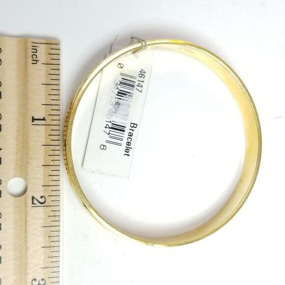 Vintage Monet Gold Tone Bangle Bracelet, Etched Design, Hang Tag, Estate - Picture 5 of 7